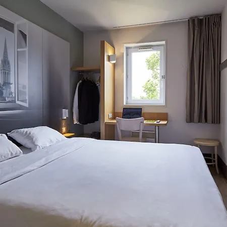 Caen Memorial 2* Saint-Contest