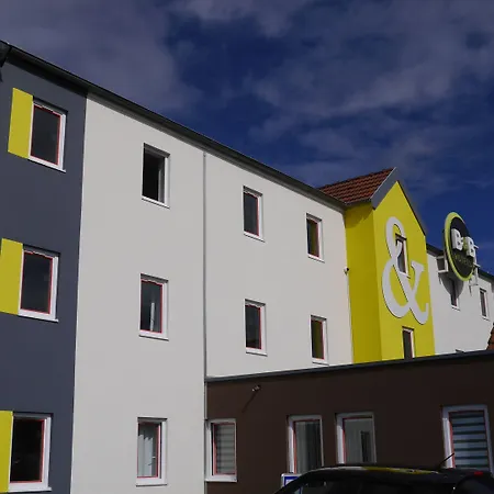 Caen Memorial Otel 2*