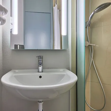 Hotel Caen Memorial 2*