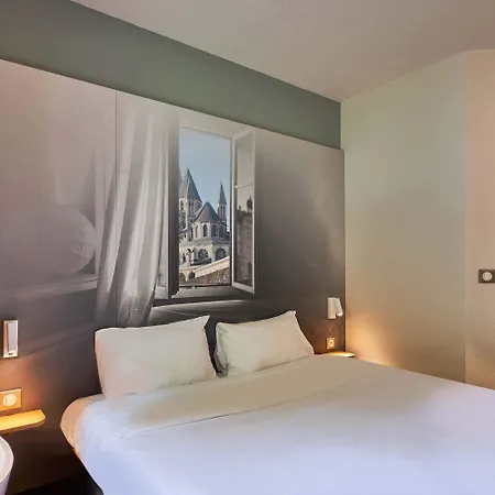 Caen Memorial 2* Saint-Contest