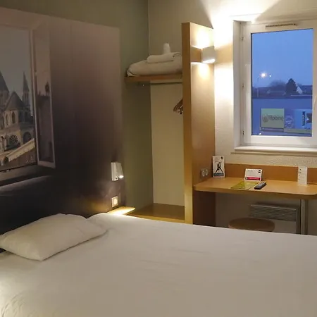 Caen Memorial 2* Saint-Contest