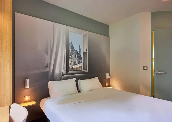 Caen Memorial 2* Saint-Contest