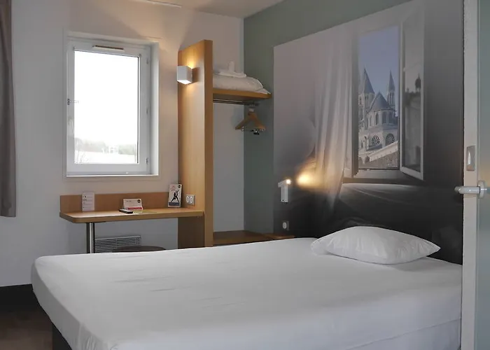 Caen Memorial 2* Saint-Contest