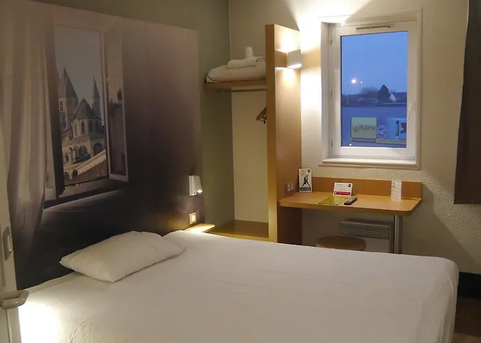 Caen Memorial 2* Saint-Contest